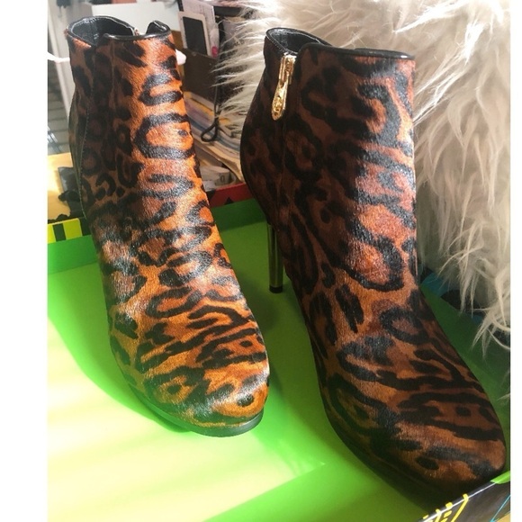 C Wonder Gold Heel Bootie NIB - Picture 10 of 14